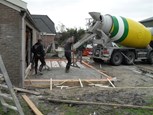 beton storten voor de aanbouw